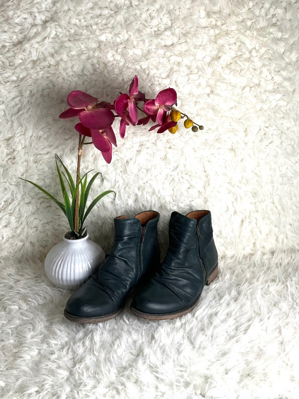 MIZ MOOZ RUCHED LEATHER ANKLE BOOTS~SIZE 7.5!